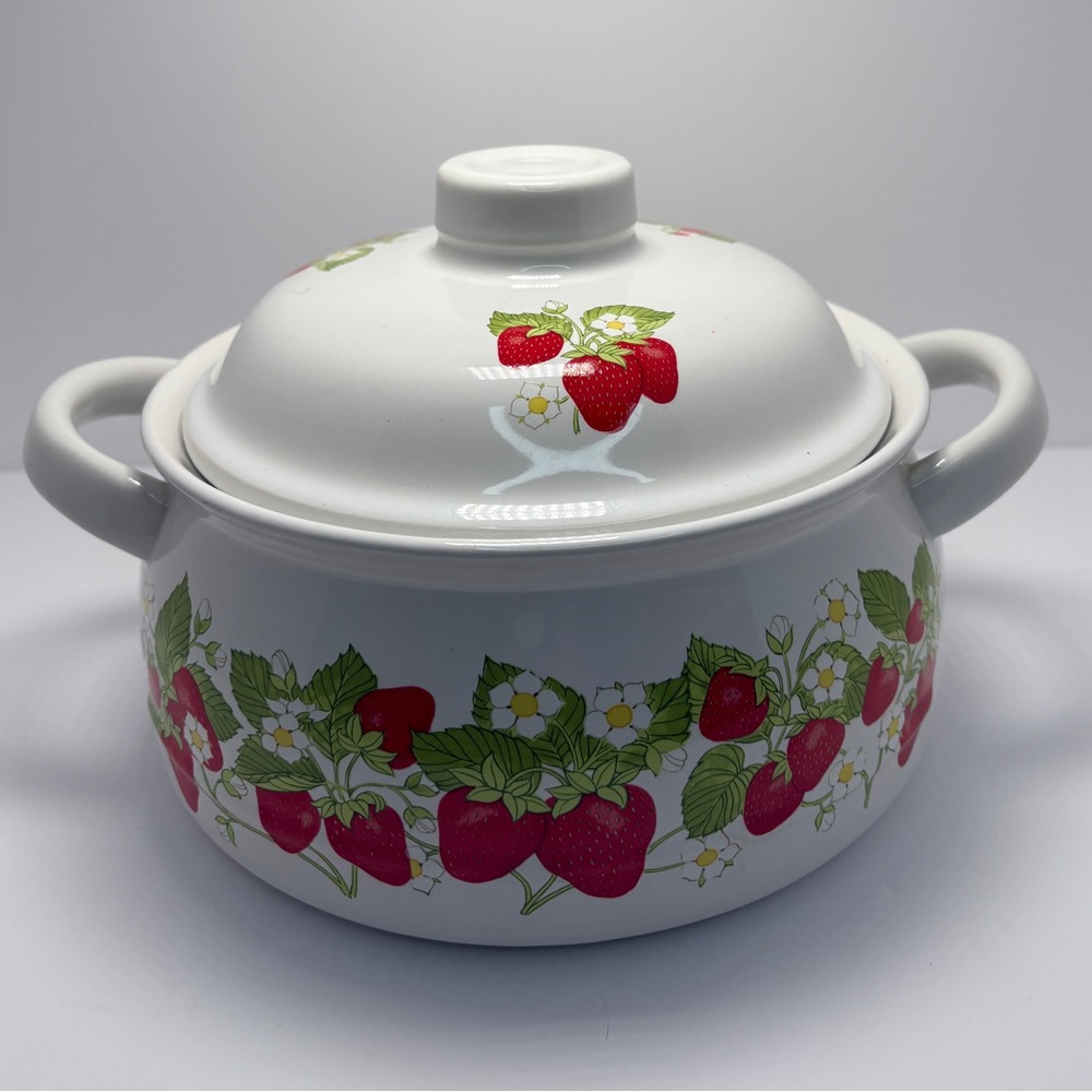 Strawberries N Cream Lidded Baking Dish Stoneware 2 QT Vintage Made In Japan 80s